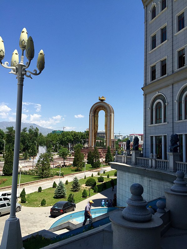 Ҳайкали Исмоили Сомонӣ