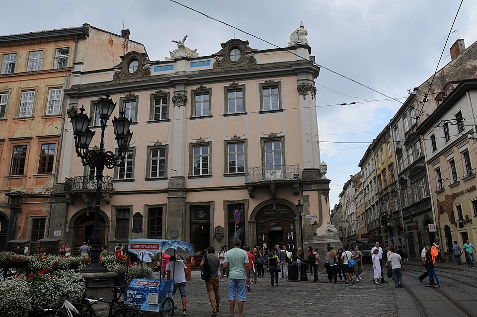 Палац Любомирських