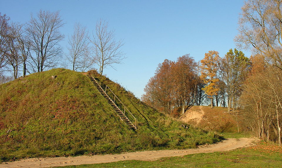 Daubarių piliakalnis