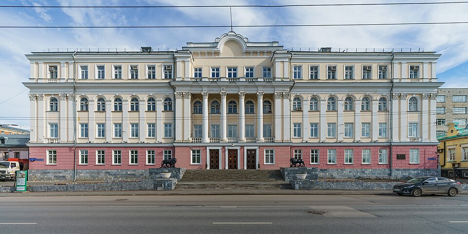 Дом со львами