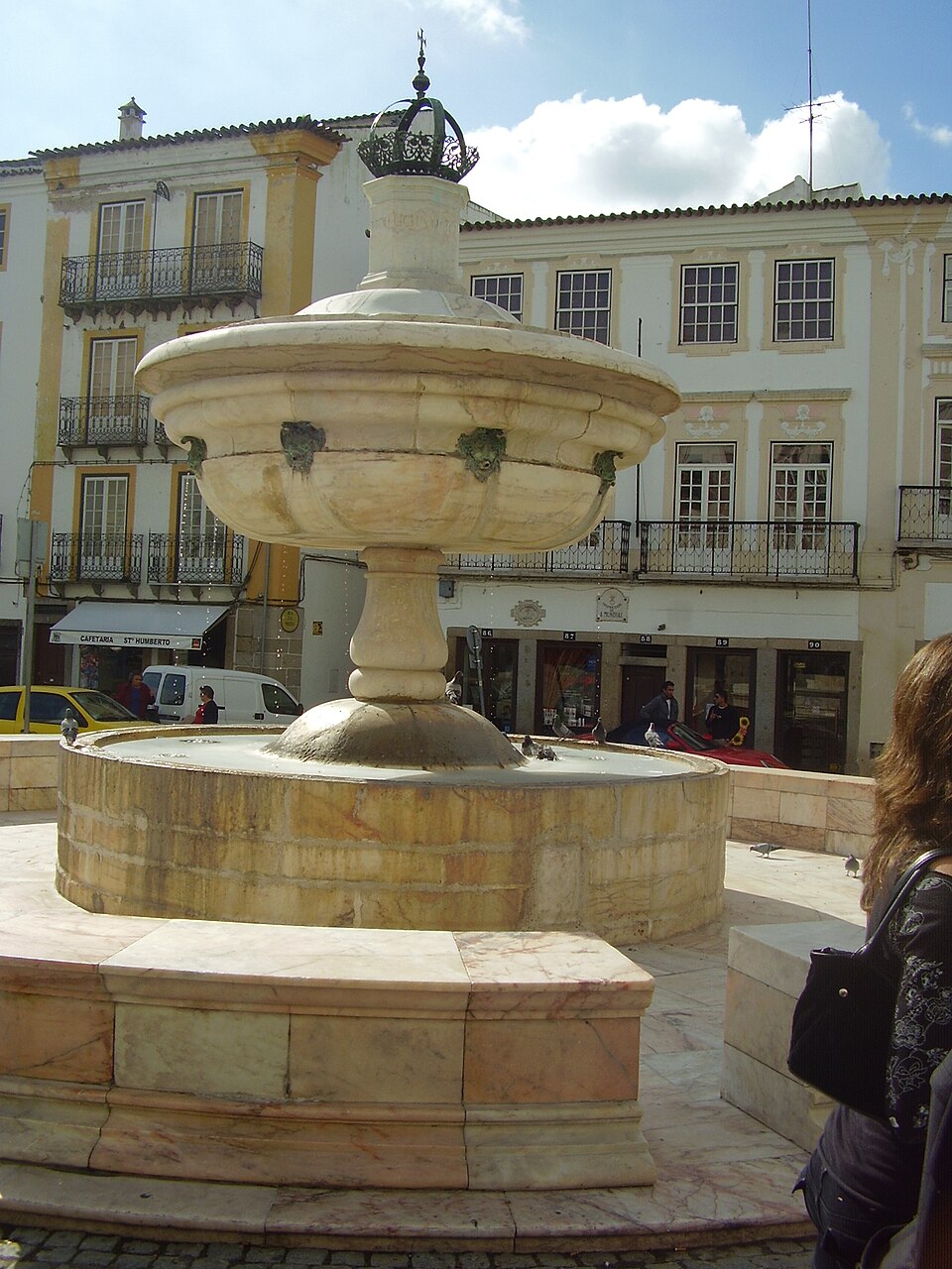 Fonte Henriquina da Praça do Giraldo