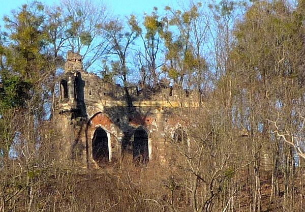 Künstliche Ruine