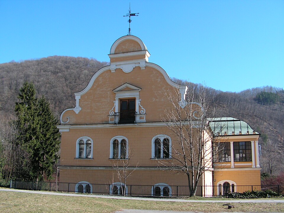 Tihányiovský kaštieľ