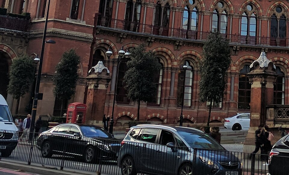 Restored K6 phone booth