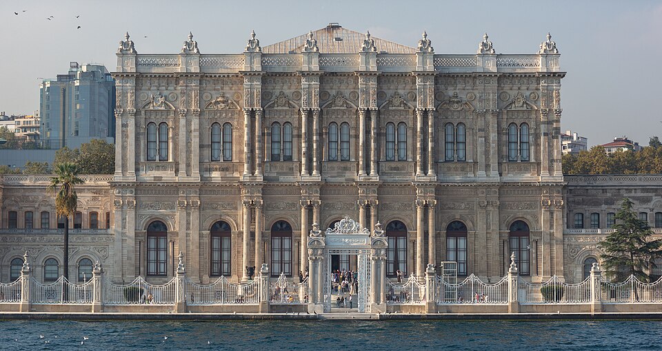 Dolmabahçe Sarayı