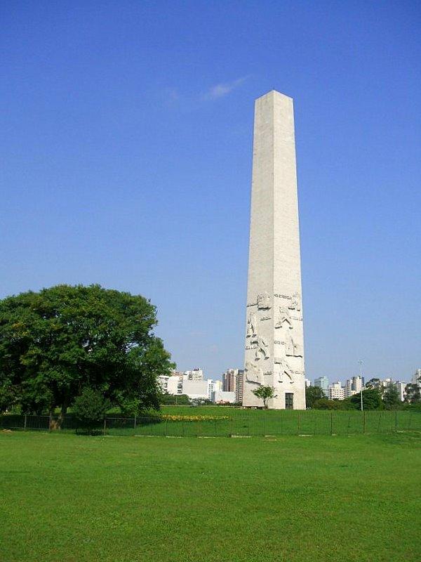 Obelisco Mausoléu aos Heróis de 32