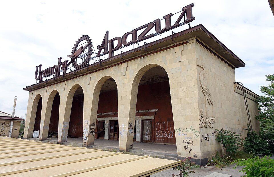 Արագիլ լքված շինություններ