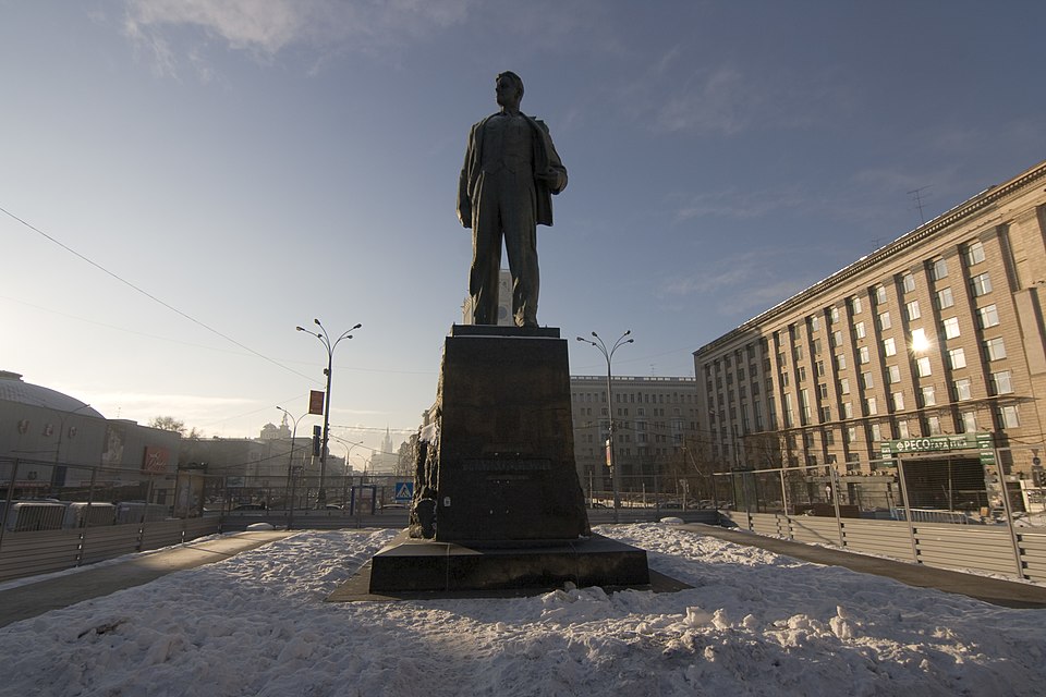 В. В. Маяковскому