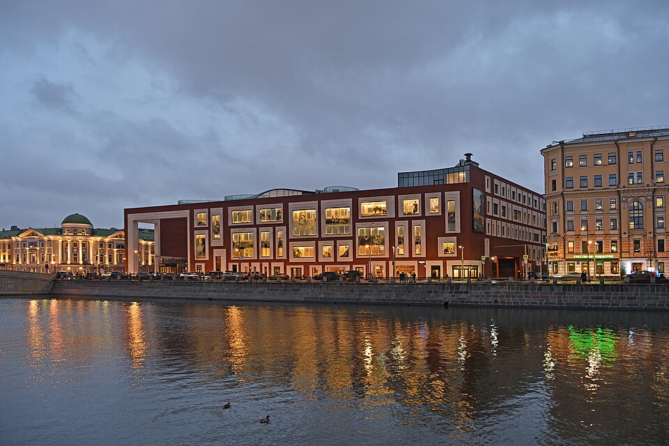 Третьяковская галерея на Кадашёвской набережной