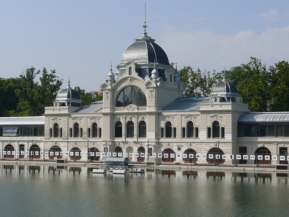 Műjégpálya korcsolyacsarnok