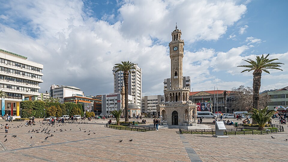 Konak Meydanı