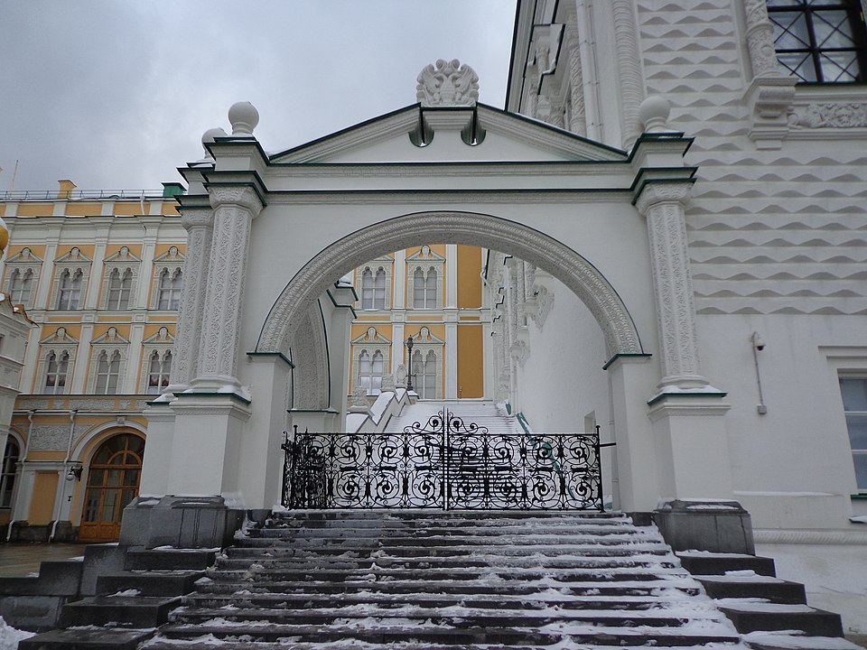 Красное крыльцо