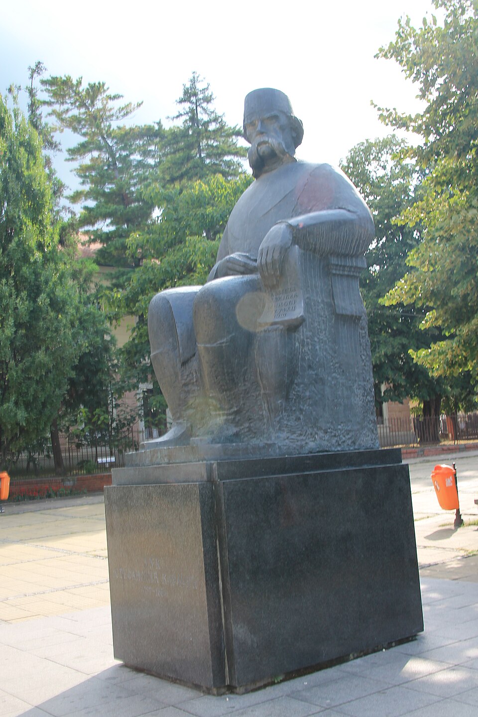 Споменик Вуку Караџићу