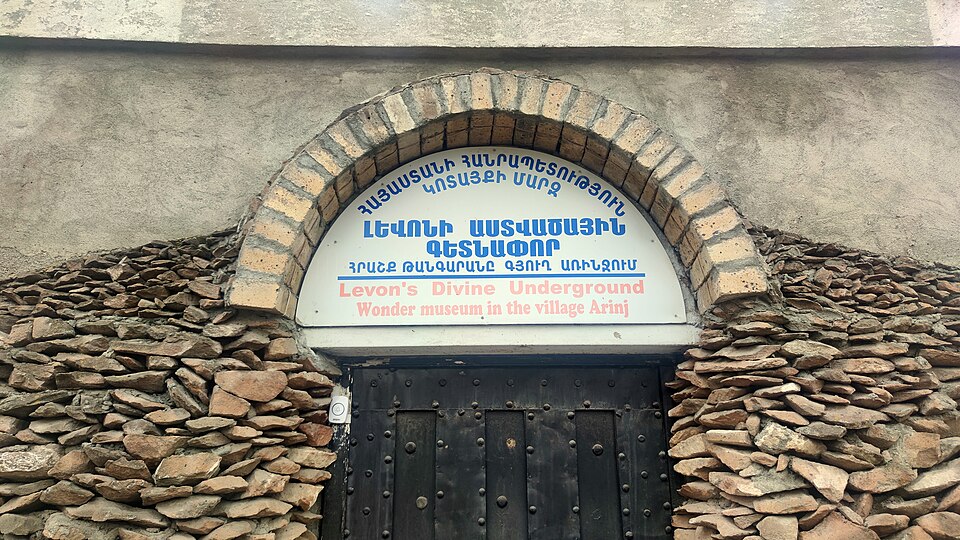 Լևոնի աստվածային գետնափոր